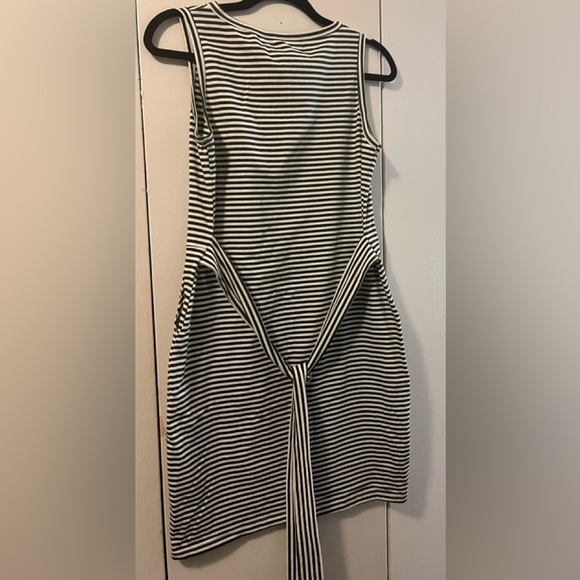 🆕 KYL BLACK & WHITE STRIPED DRESS (S) - Picture 2 of 6